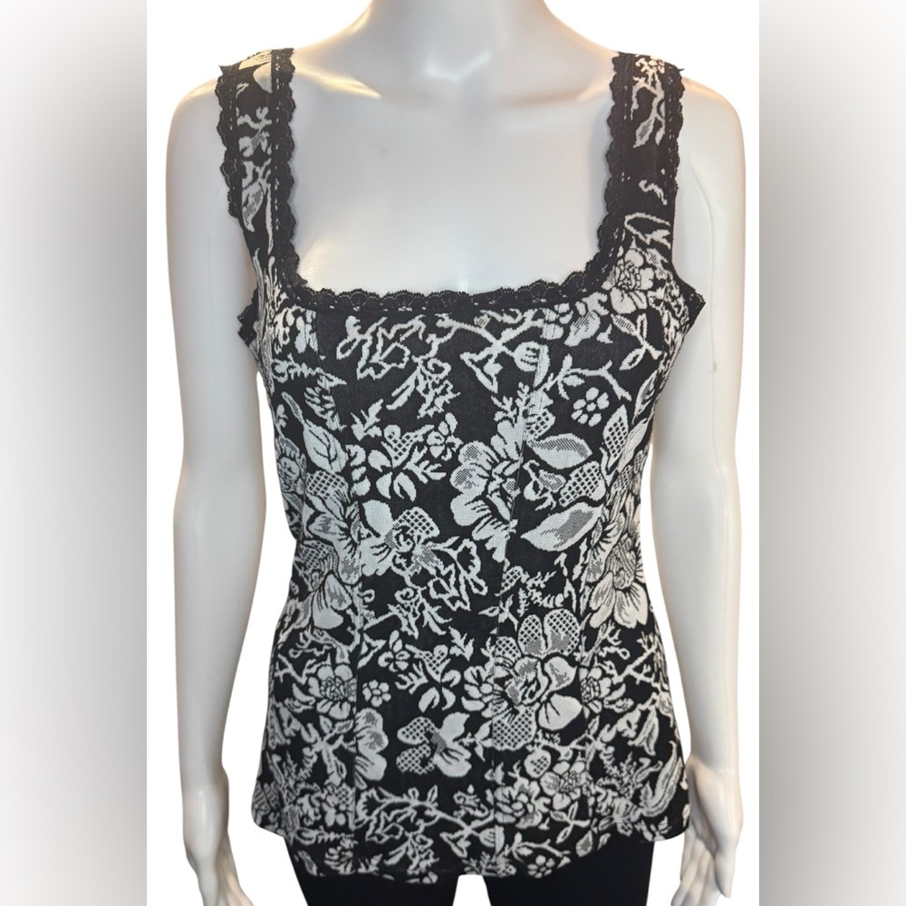 WHITE HOUSE BLACK MARKET Floral Black & White Lace Tank Size Medium WHBM
